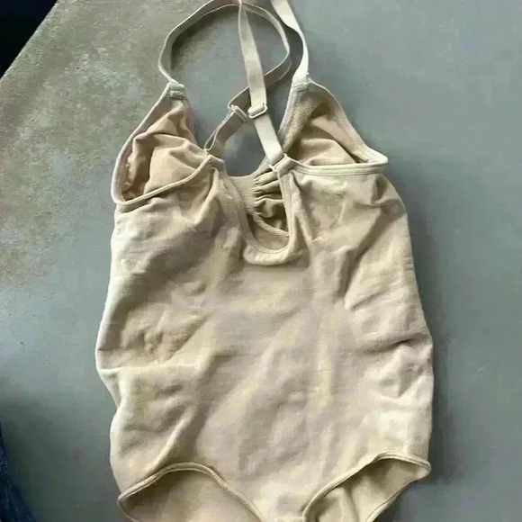 SKIMS Adjustable Straps Seamless Sculpt Compression Thong Bodysuit Size… - Picture 5 of 7